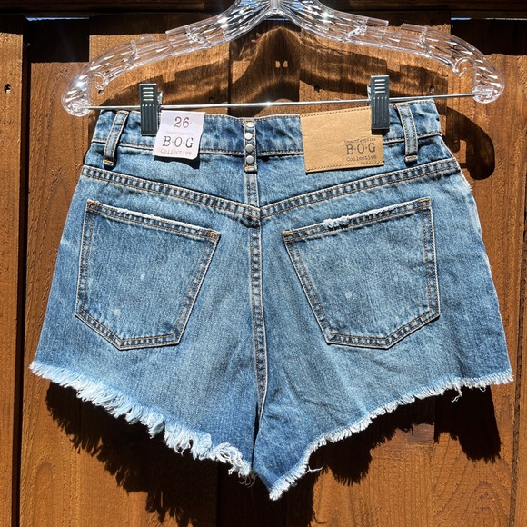 BOG Collective Buckle Charlotte Distressed Jean Shorts with Rivets Size 26 NWT - Picture 2 of 10